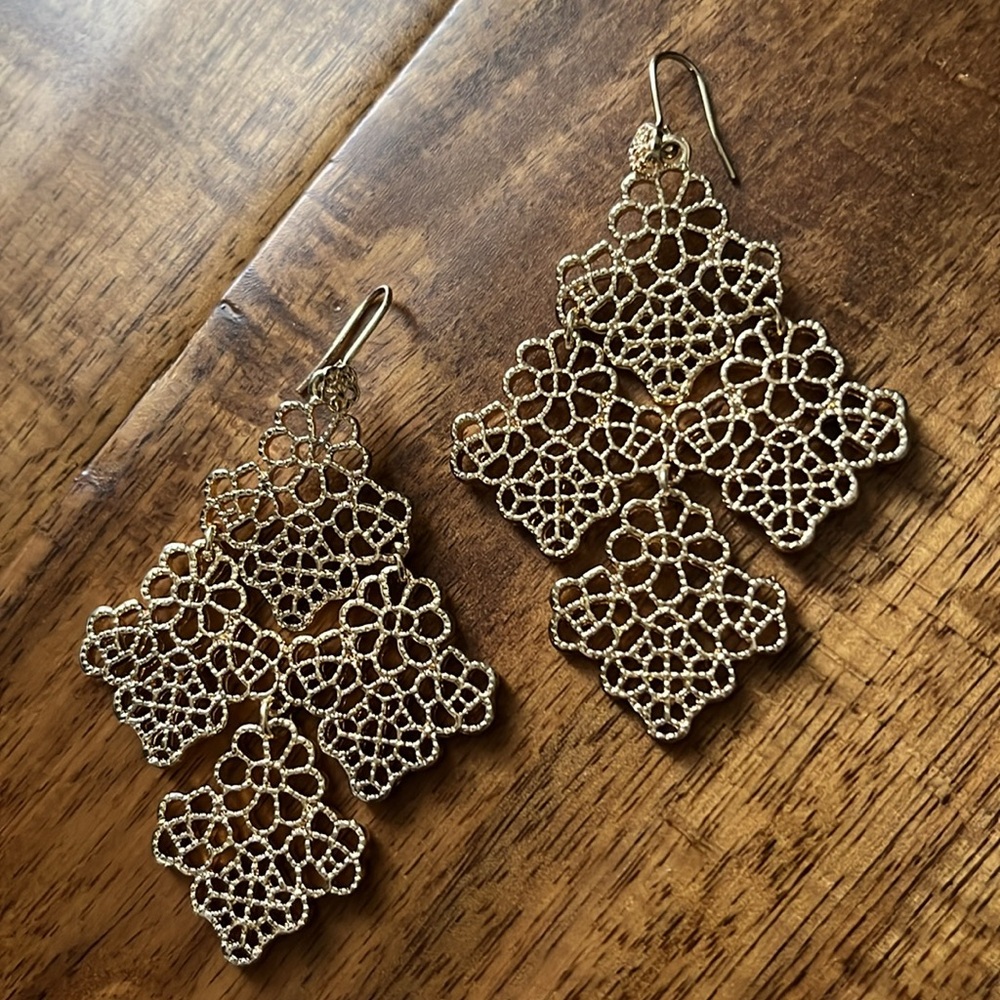 Elegant Gold Filigree Earrings